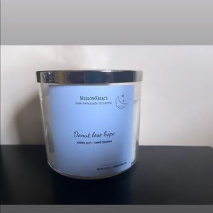 Donut scented candle (Mellowpalace)
